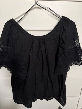 Black Women's Off-Shoulder Lace Sleeve Top